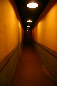 TOT細い通路.jpg